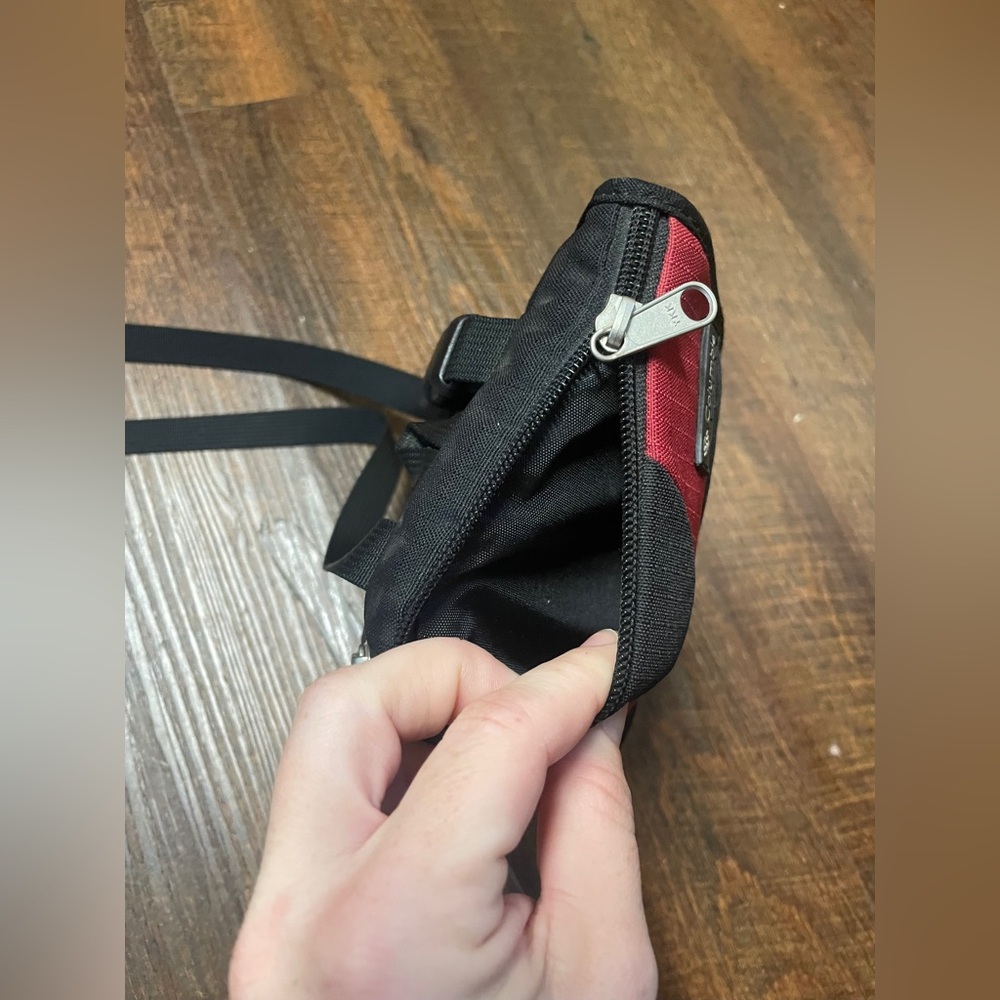 Columbia Black and Red Crossbody Bag - Picture 3 of 9